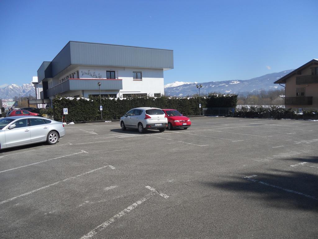 Hotel O'Scugnizzo 2 ベッルーノ エクステリア 写真