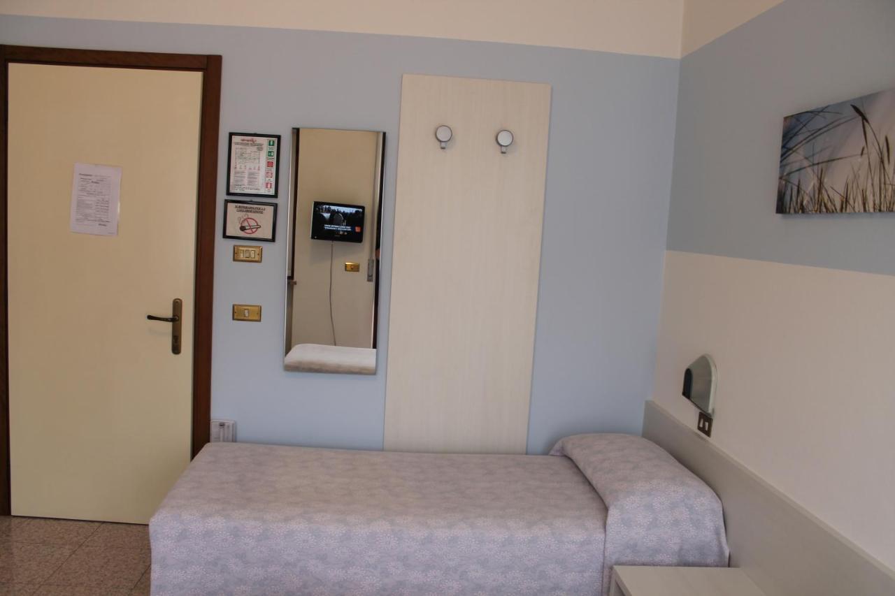 Hotel O'Scugnizzo 2 ベッルーノ エクステリア 写真