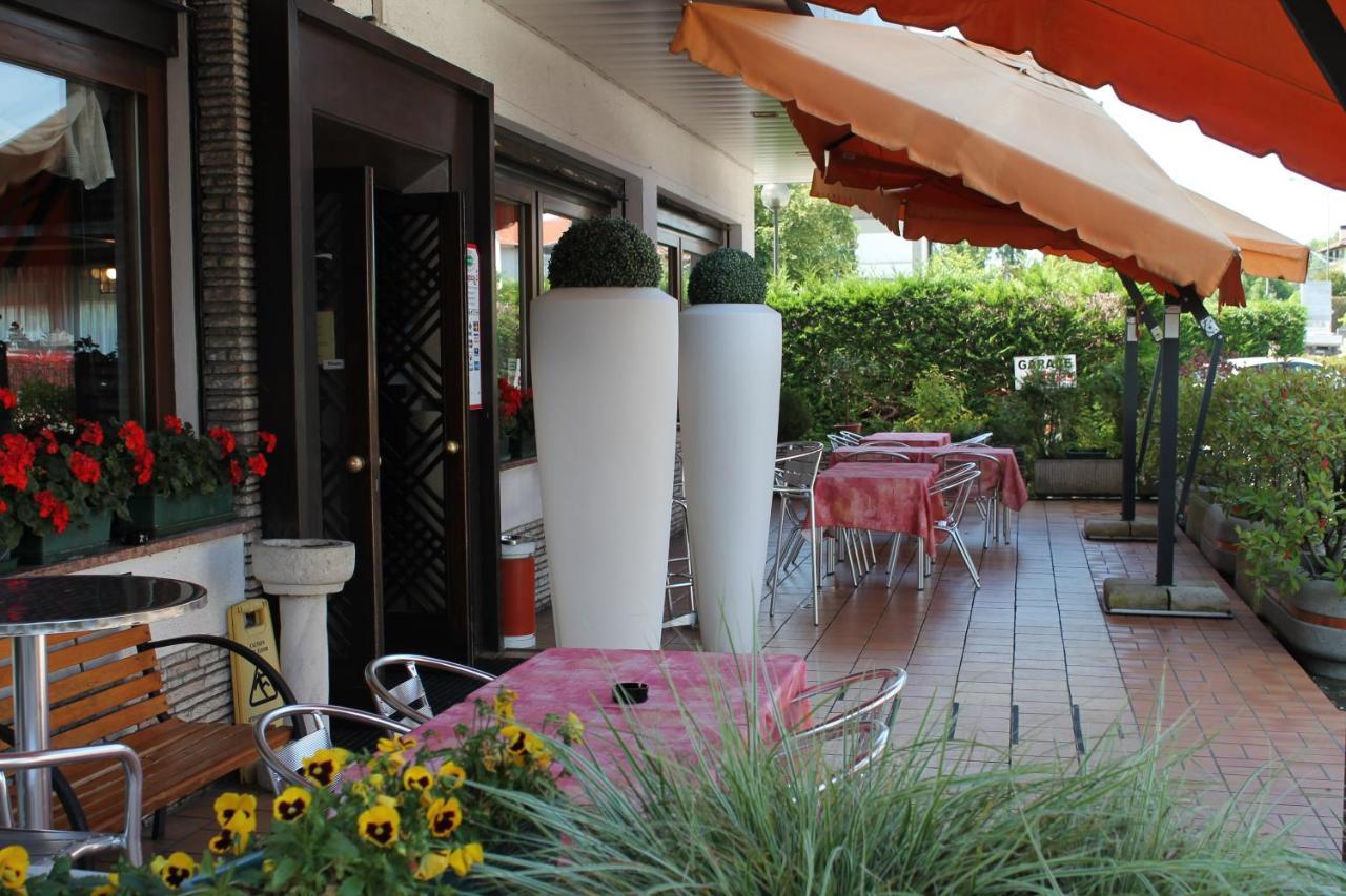 Hotel O'Scugnizzo 2 ベッルーノ エクステリア 写真