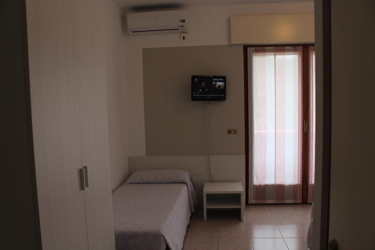 Hotel O'Scugnizzo 2 ベッルーノ エクステリア 写真