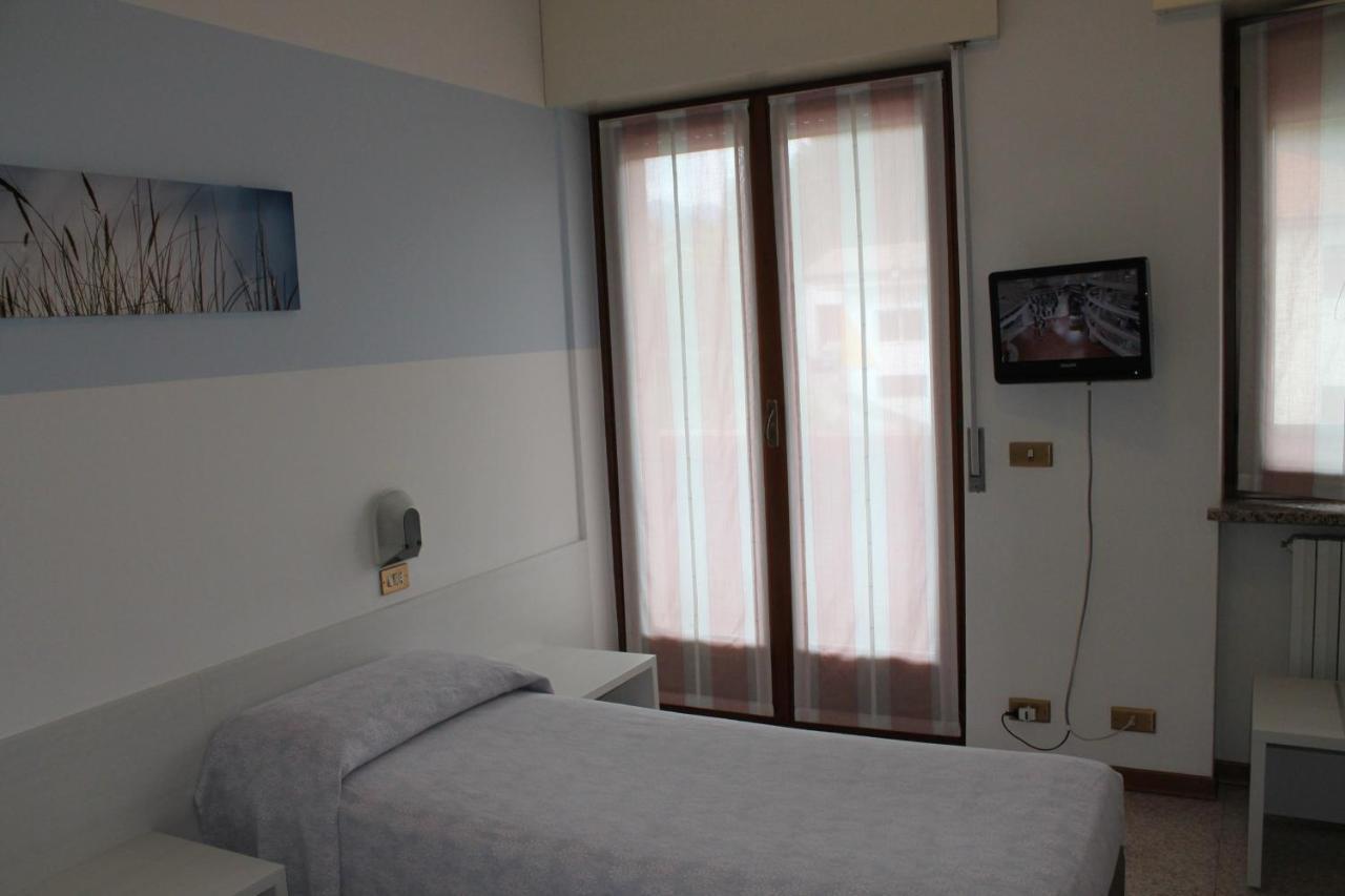 Hotel O'Scugnizzo 2 ベッルーノ エクステリア 写真