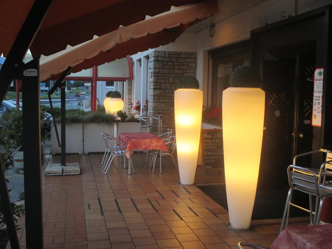 Hotel O'Scugnizzo 2 ベッルーノ エクステリア 写真