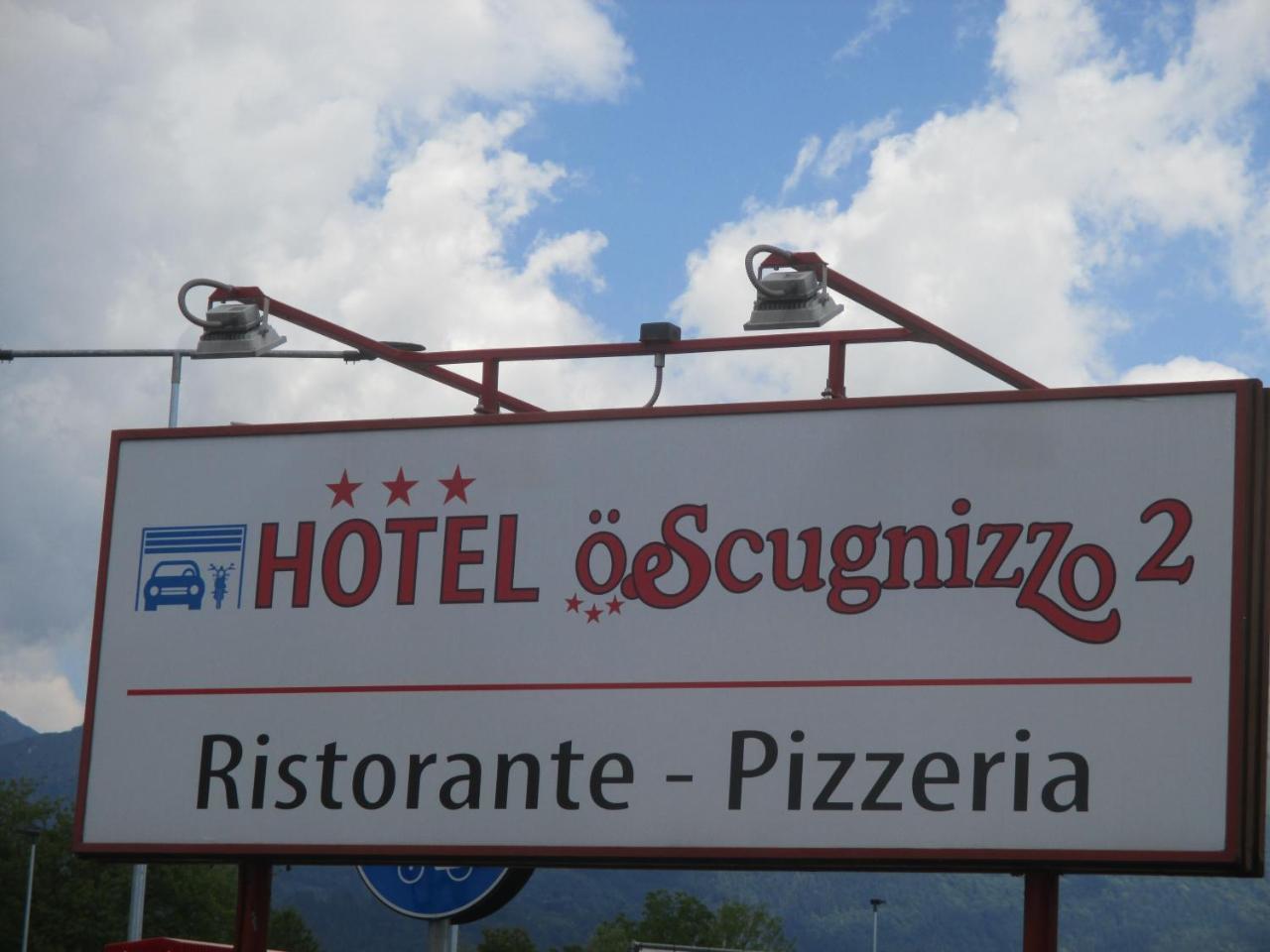 Hotel O'Scugnizzo 2 ベッルーノ エクステリア 写真