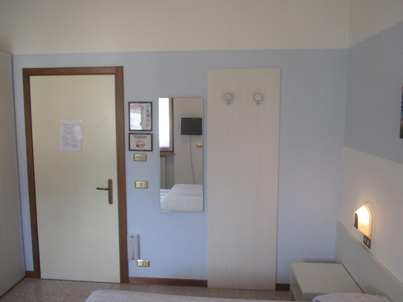 Hotel O'Scugnizzo 2 ベッルーノ エクステリア 写真